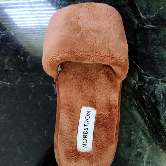 NEW Nordstrom Luxury Bronze Tan Plush Faux Fur Slippers Small - Picture 4 of 9